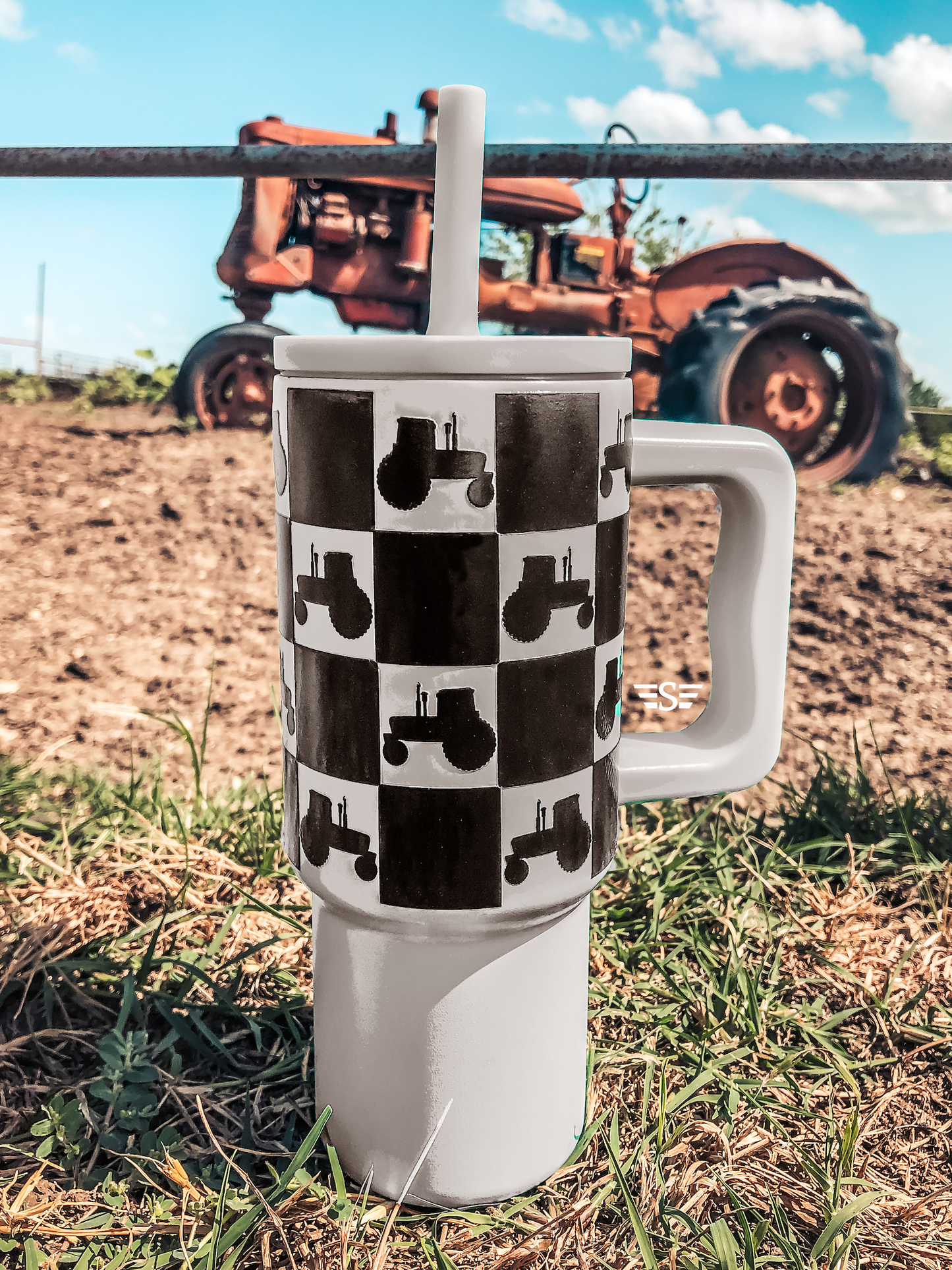 Printed 24oz Cup: Grey Hunting