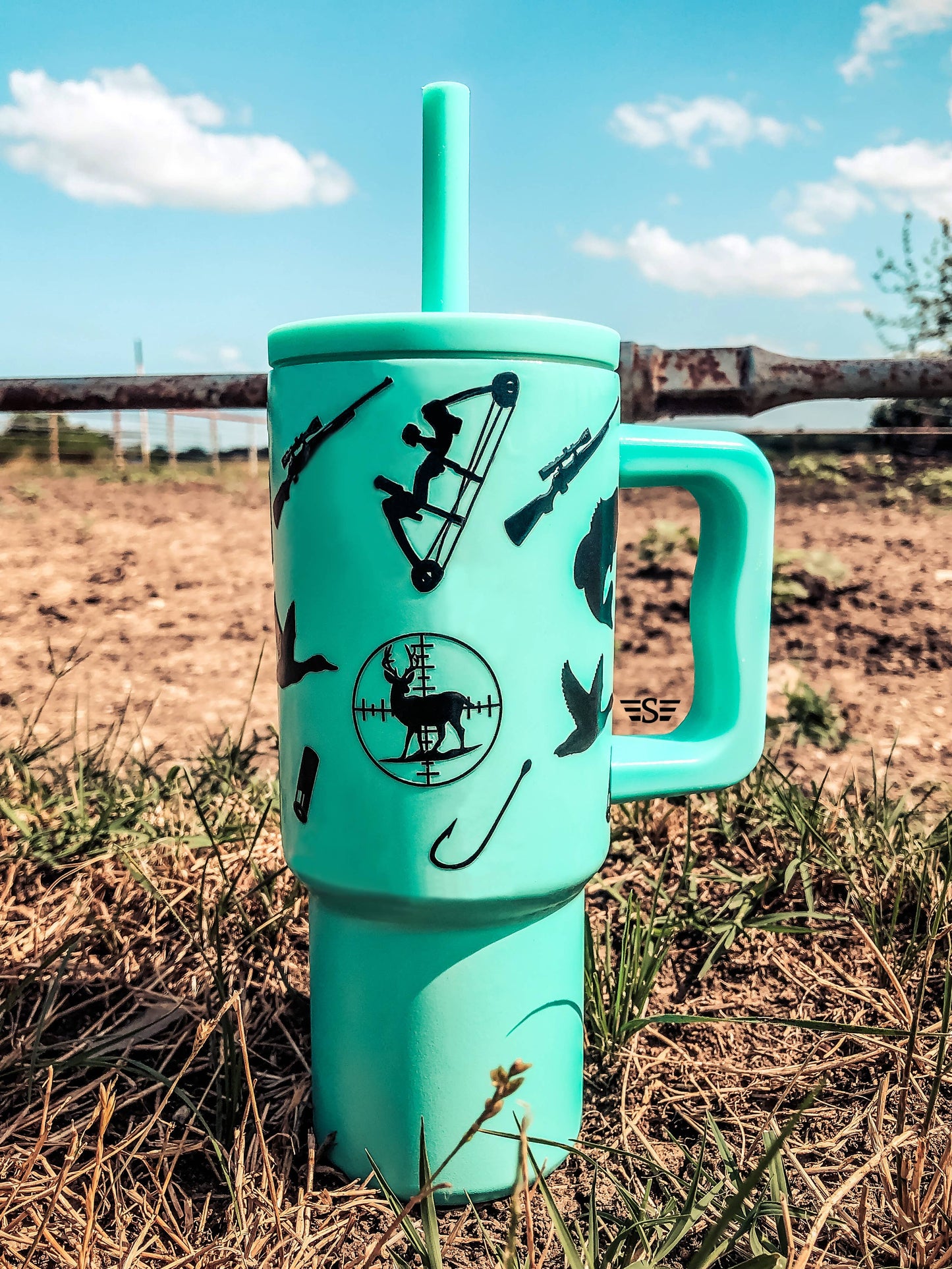 Printed 24oz Cup: Grey Hunting